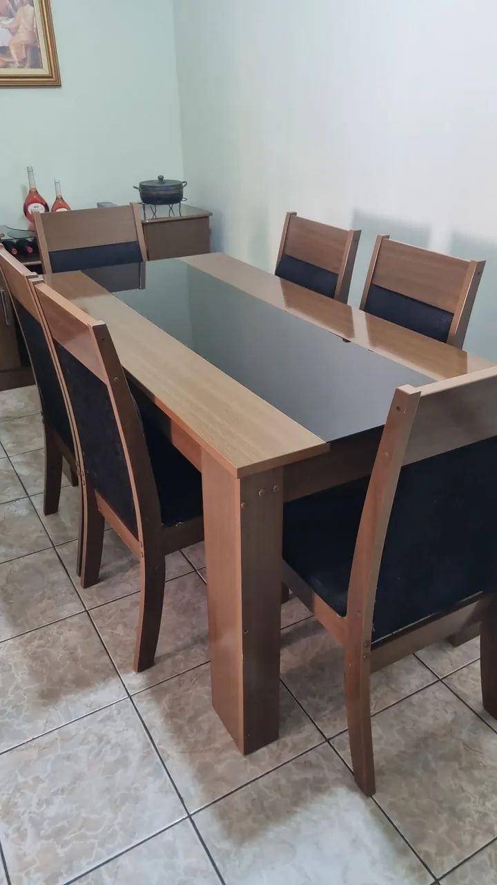 Mesa de Jantar com Tampo de Vidro no meio