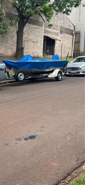 Vendo lancha leve forte CLX 5.0