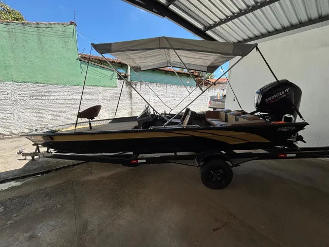 Oportunidade -Lancha 19 pés com motor Mercury 100 HP / 4 tempos 2024 nova