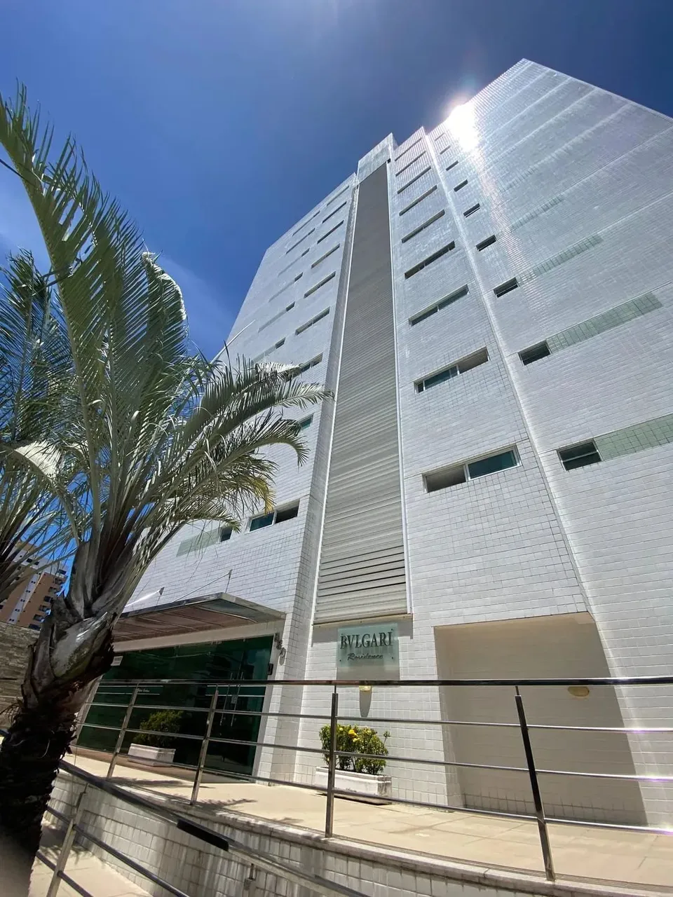 Apartamento mobiliado para locação, sendo dois quartos á 320 mts da praia, Manaíra, João P