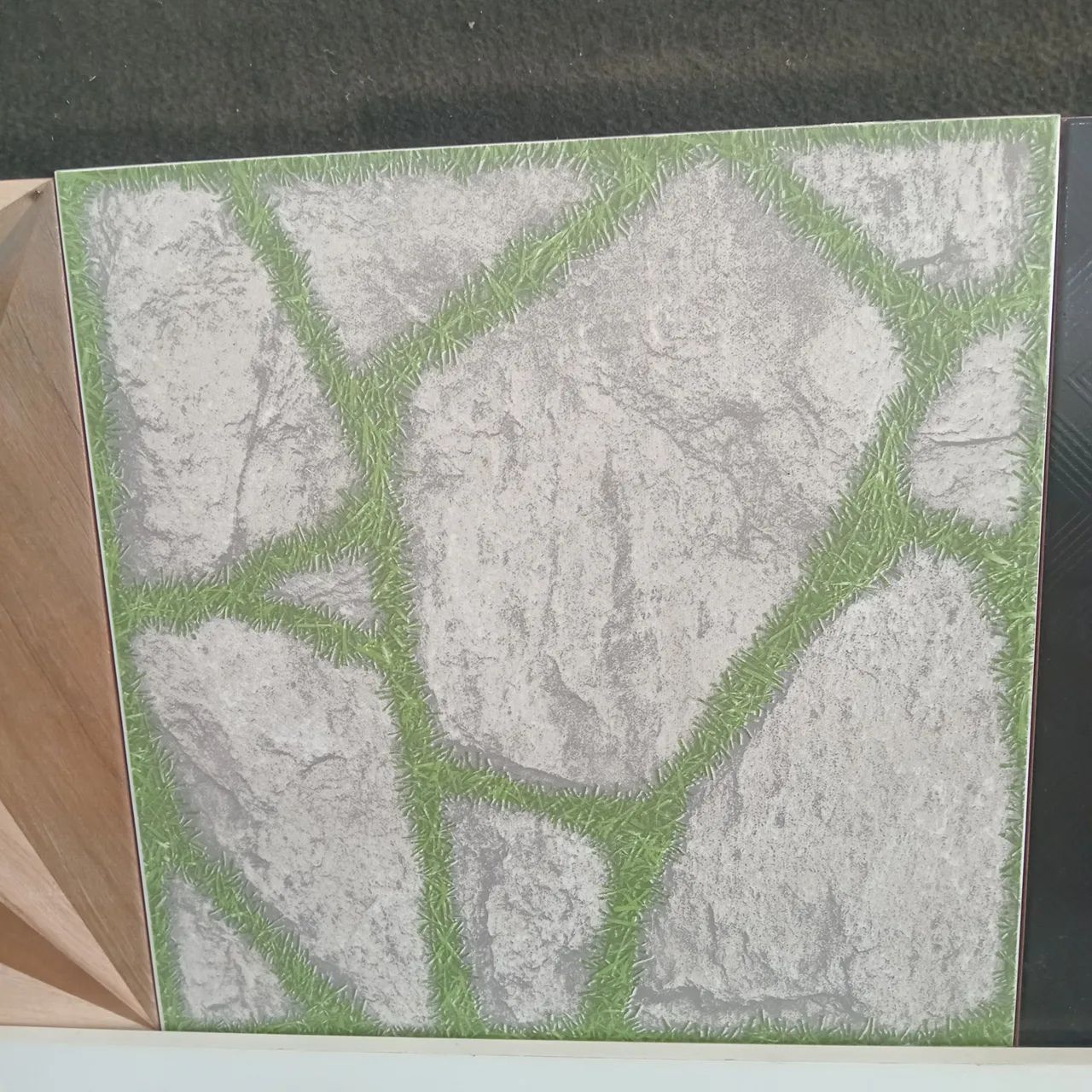 Revestimento de Pedra com Grama