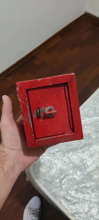 Cofrinho Leia o Anúncio Caixa de Metal