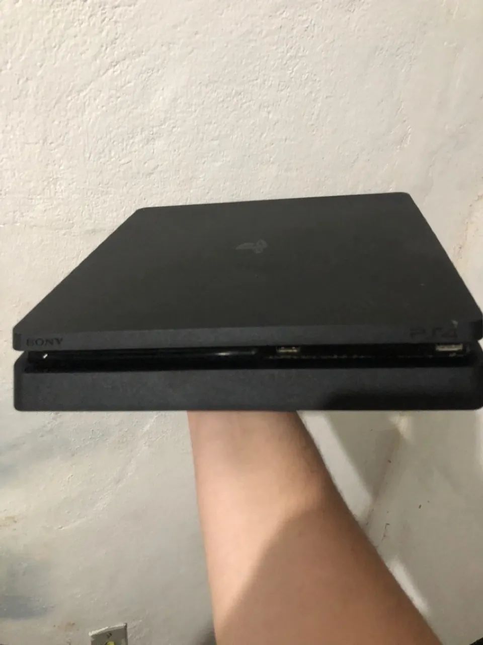 (LEIA A DESCRIÇÃO)Playstation 4 SLIM 500 gb com 2 jogos+Suporte de parede