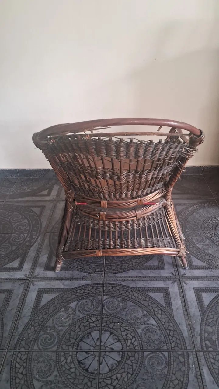 Cadeira de Madeira Antiga - Foto 2