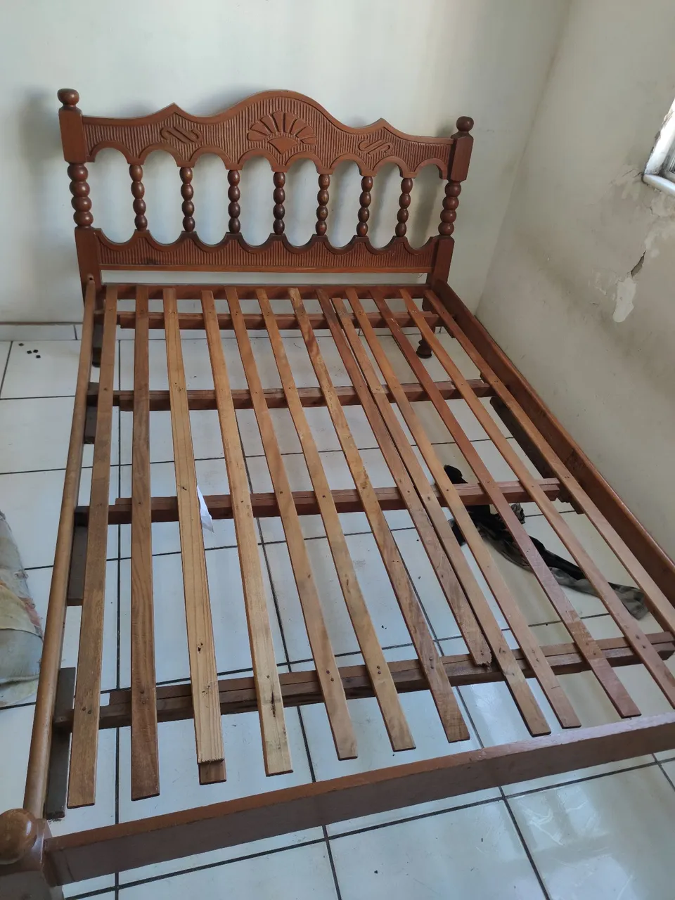 Cama de madeira maciça