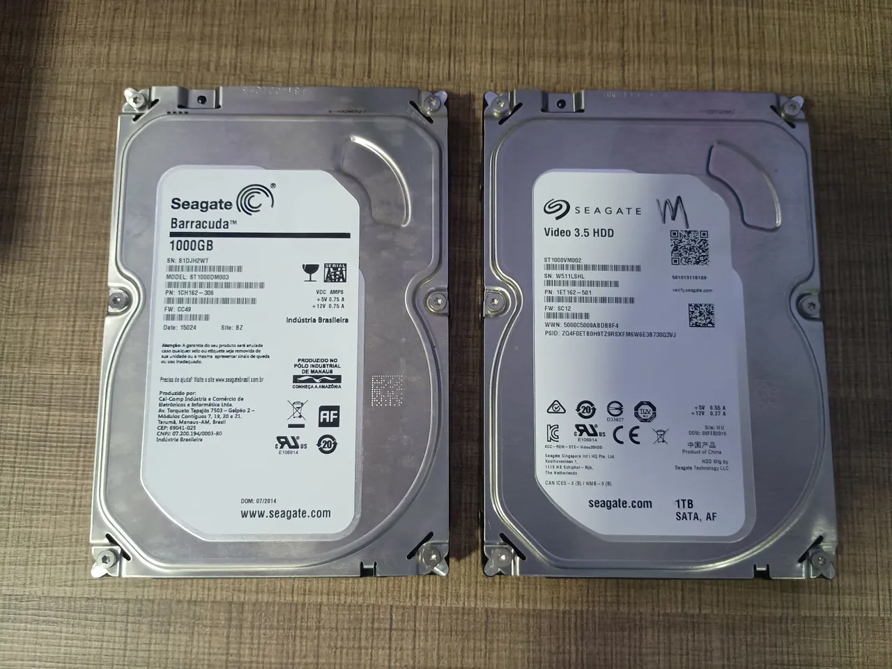 Dois HDs internos de 1TB. Os dois por $230,00
