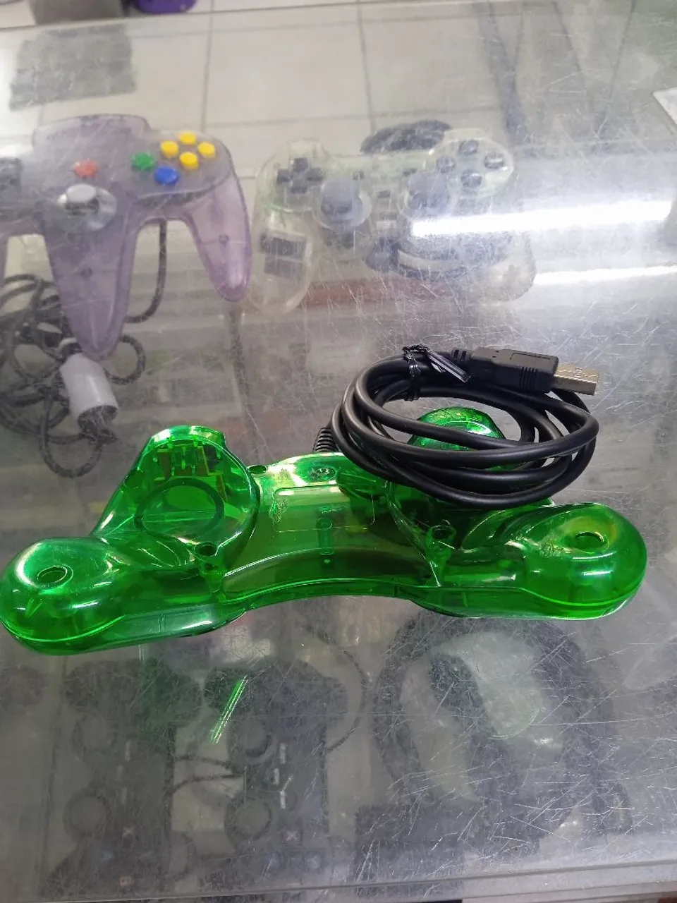 Controle de Vídeo Game - Design Transparente e Moderno