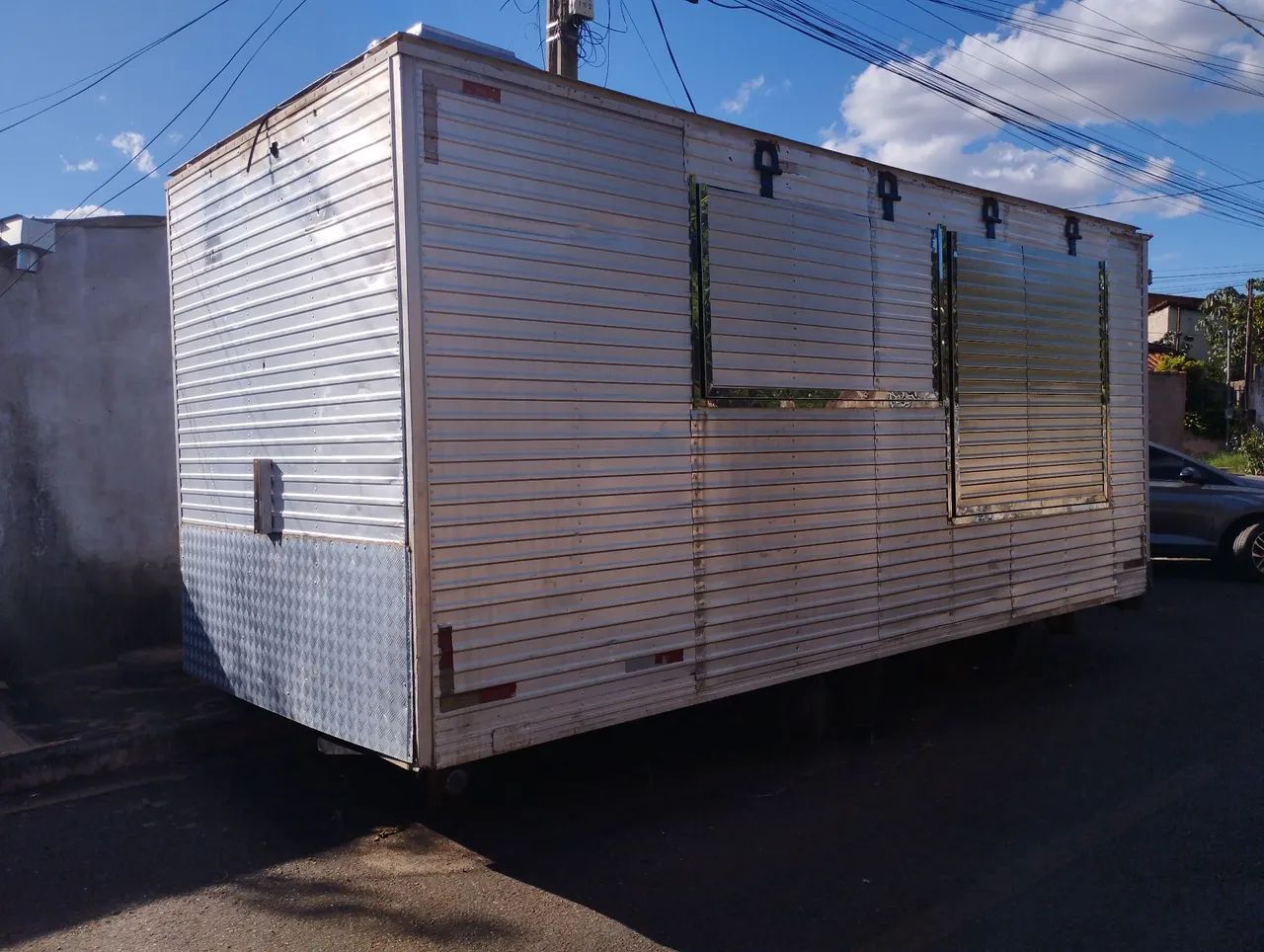 Baú 3/4 isotérmico adaptado para montar lanchonete. Contêiner container  - Foto 2