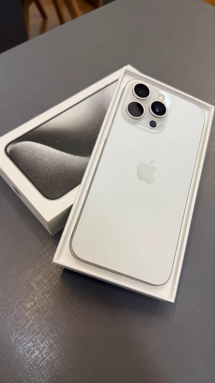 iPhone 15 Pro Max 256GB Branco (SEMINOVO) - Celulares e