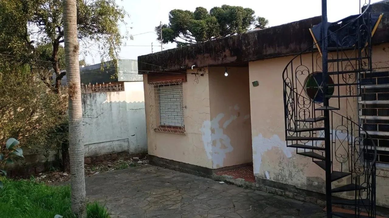 CASA DE 3 DORMITÓRIOS NO BAIRRO SANTA TEREZA, COM VAGA DE GARAGEM E PÁTIO FRENTE E FUNDOS. - Foto 3