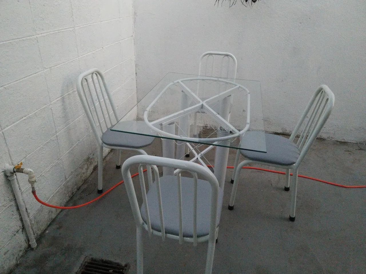 Conjunto Mesa com 4 cadeiras de metal - Foto 2