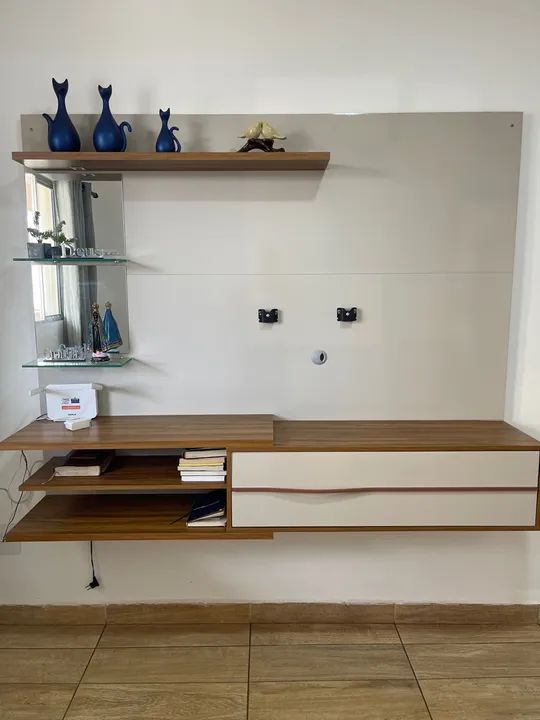 Rack para TV com prateleira e gaveta
