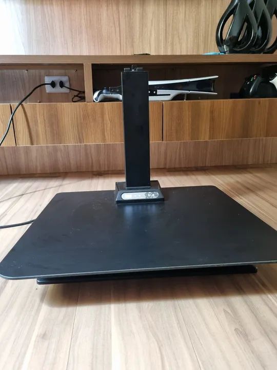 Estação de trabalho eletrônico, para trabalhar em pé.