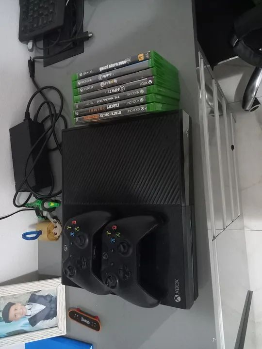 Xbox One com dois controles - Foto 6