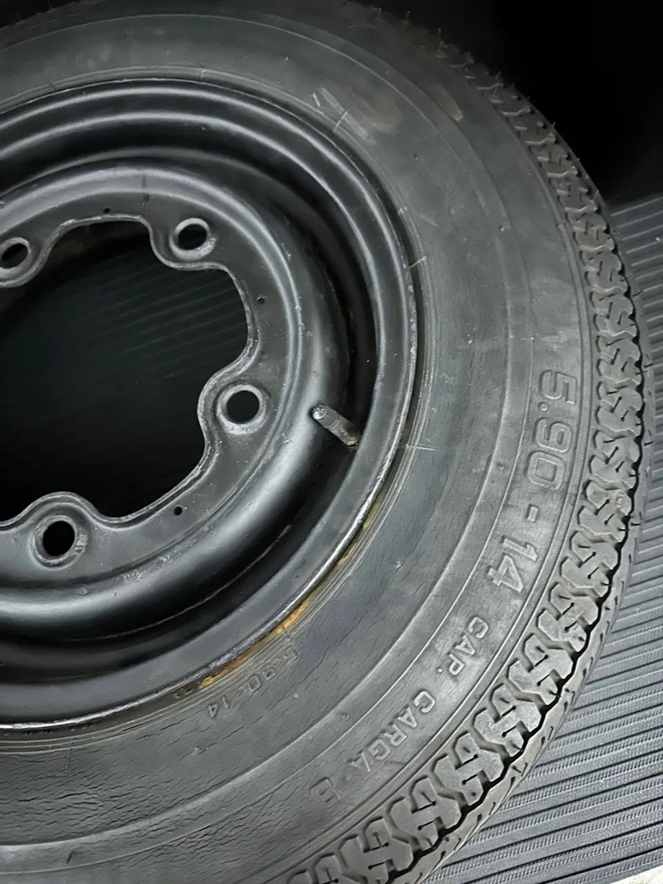 Estepe Kombi Roda 5x205 com Pneu Pirelli 5.90 r14 - Foto 2