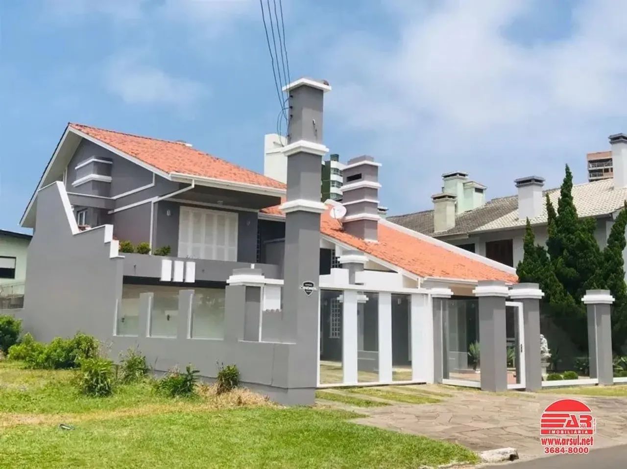 Sobrado em região nobre da cidade! - Foto 2