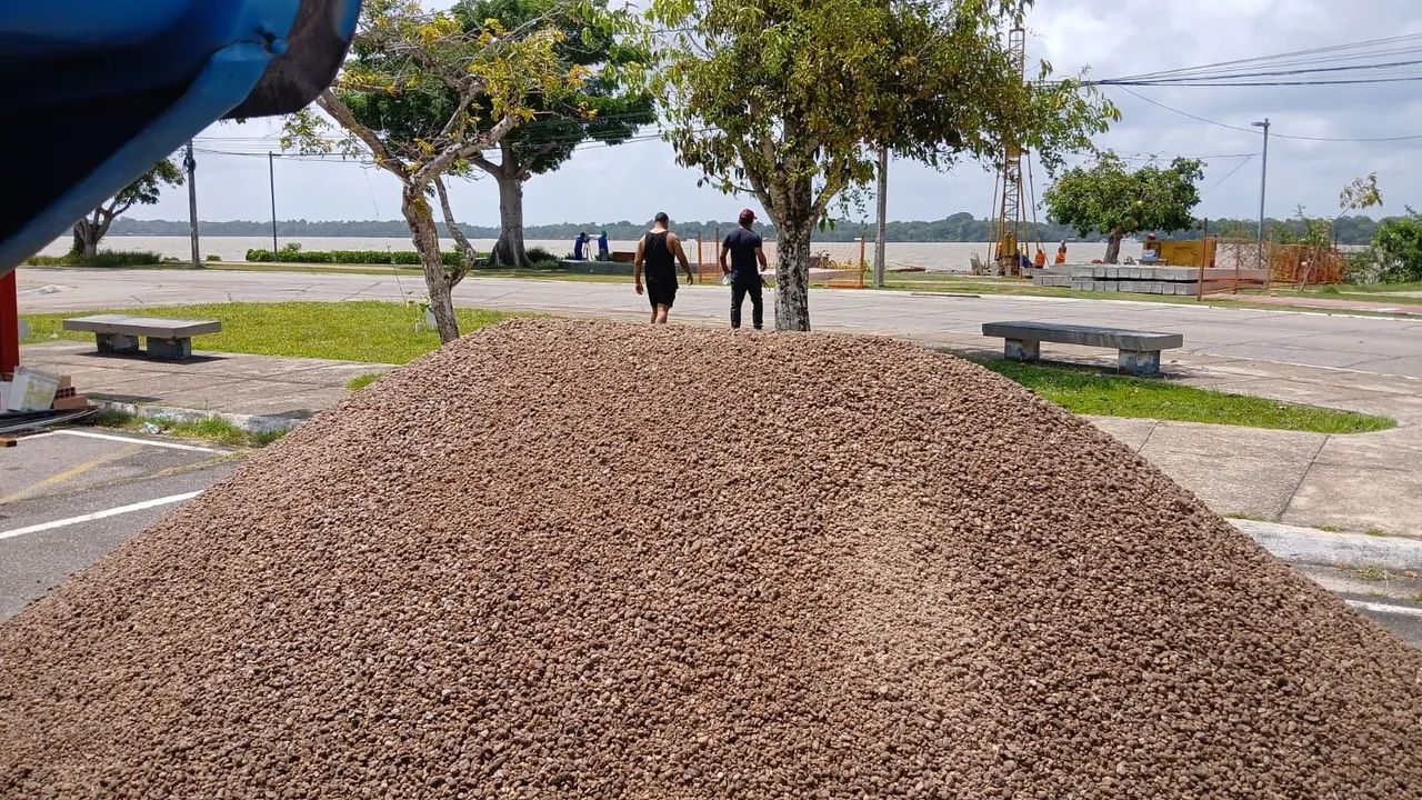 Terra Preta para Jardins, Areia, Seixo e Aterro Arenoso - Foto 6