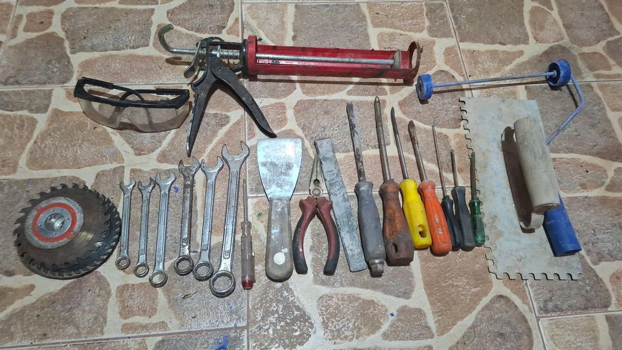 Ferramentas manuais diversas 