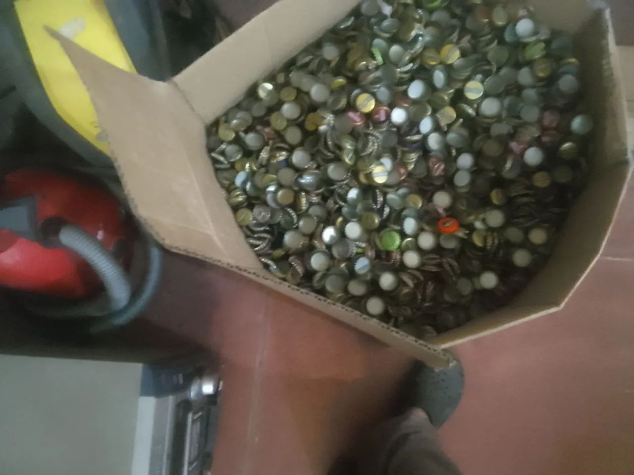 Coleção de tampinhas de garrafa de cerveja e plásticas umas 3000