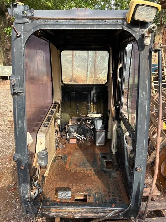 Cabine escavadeira CAT 320 - Foto 5