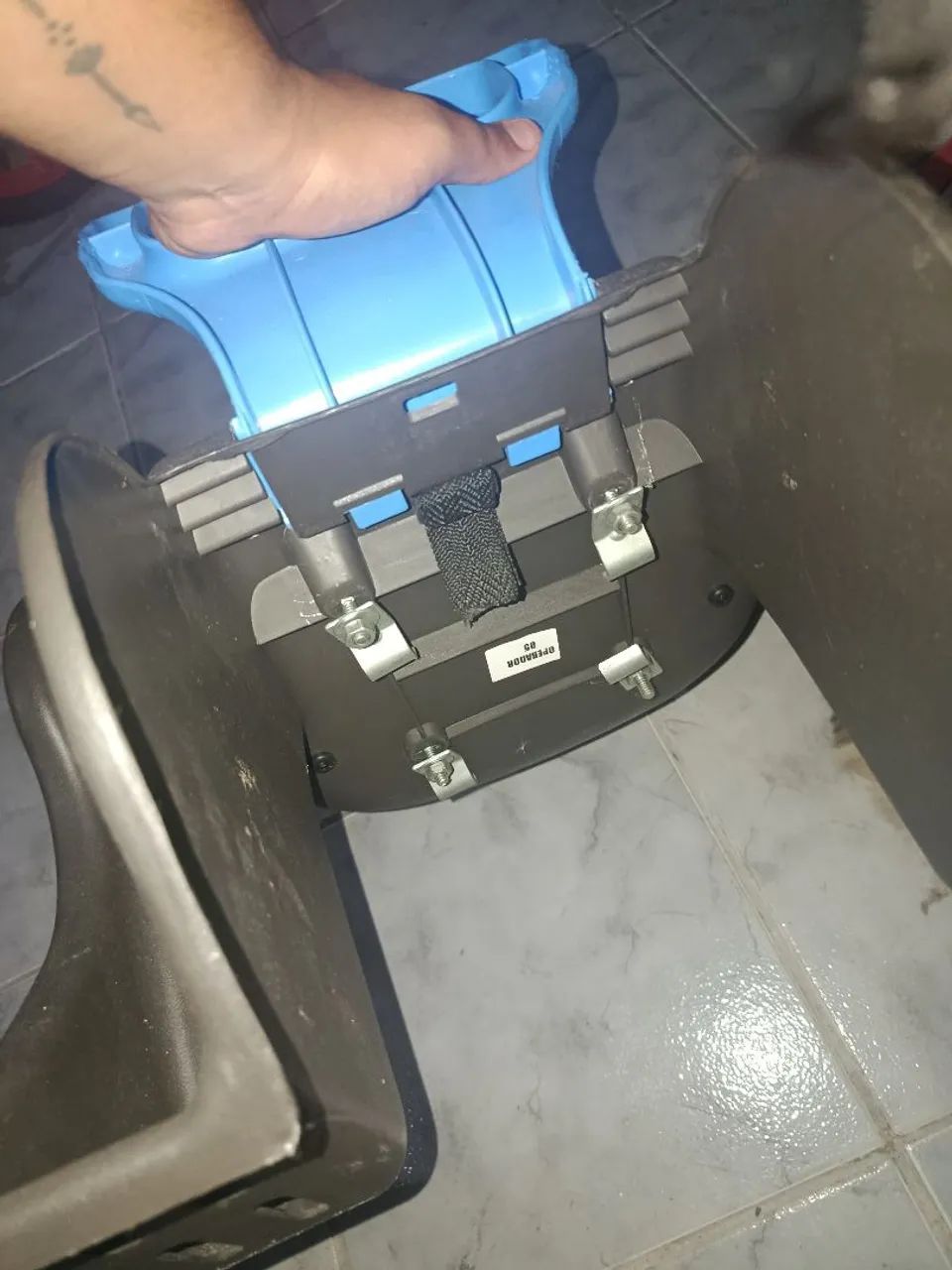 Duas cadeira traseira, cada uma 100,0064299093529985122