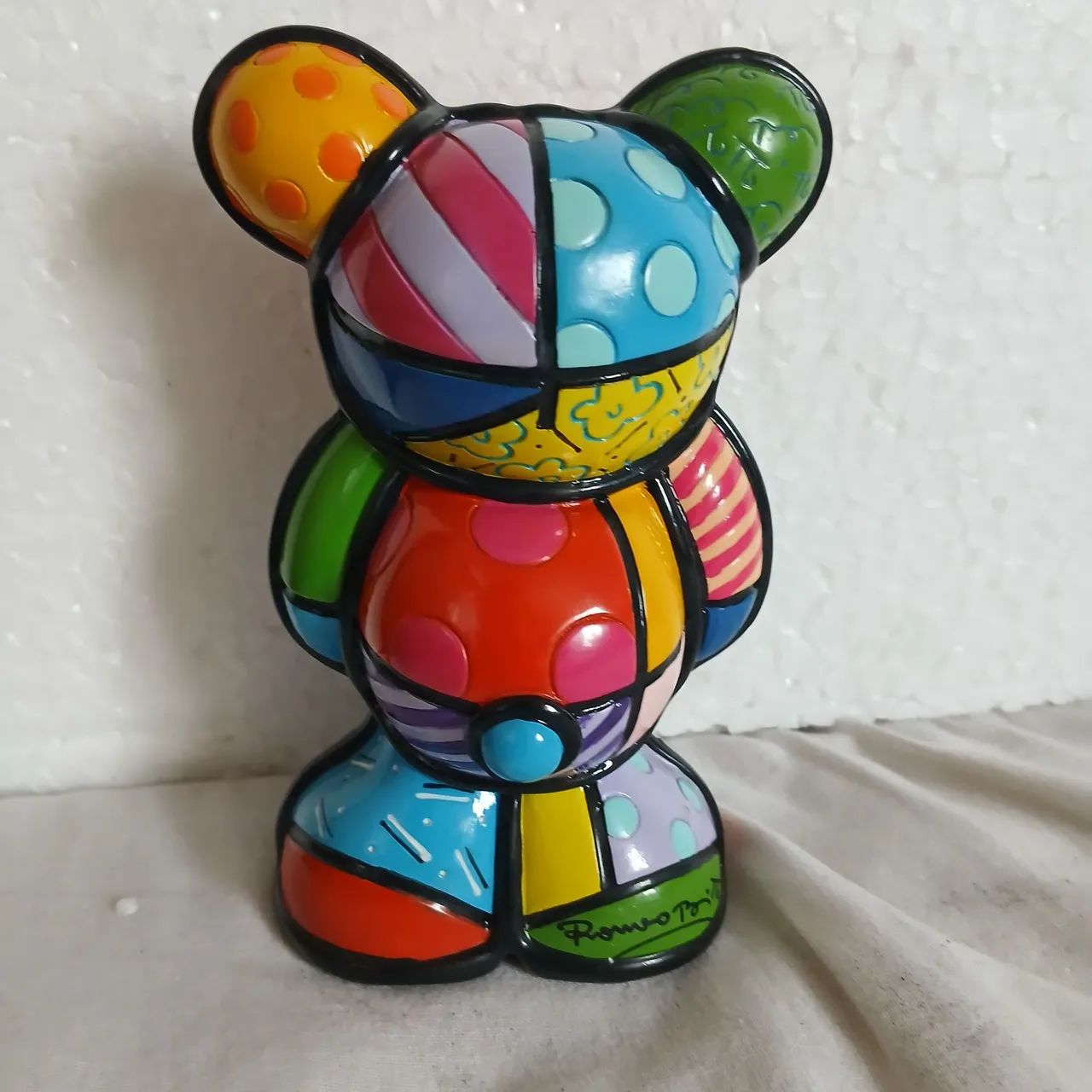 Estatueta Romero Britto 434735930242519042