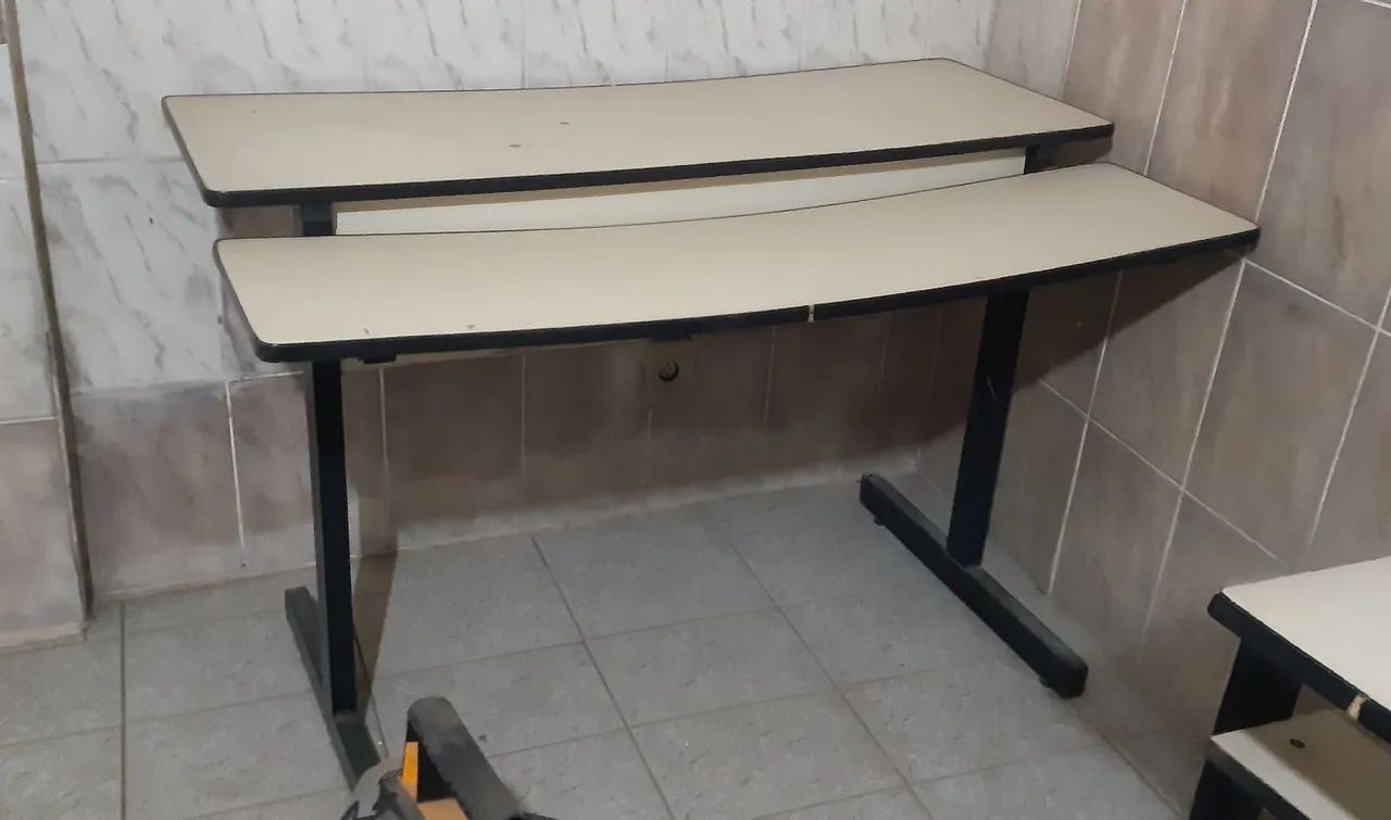 Mesas de escritório (computador e impressora) - precinho pra vender rápido