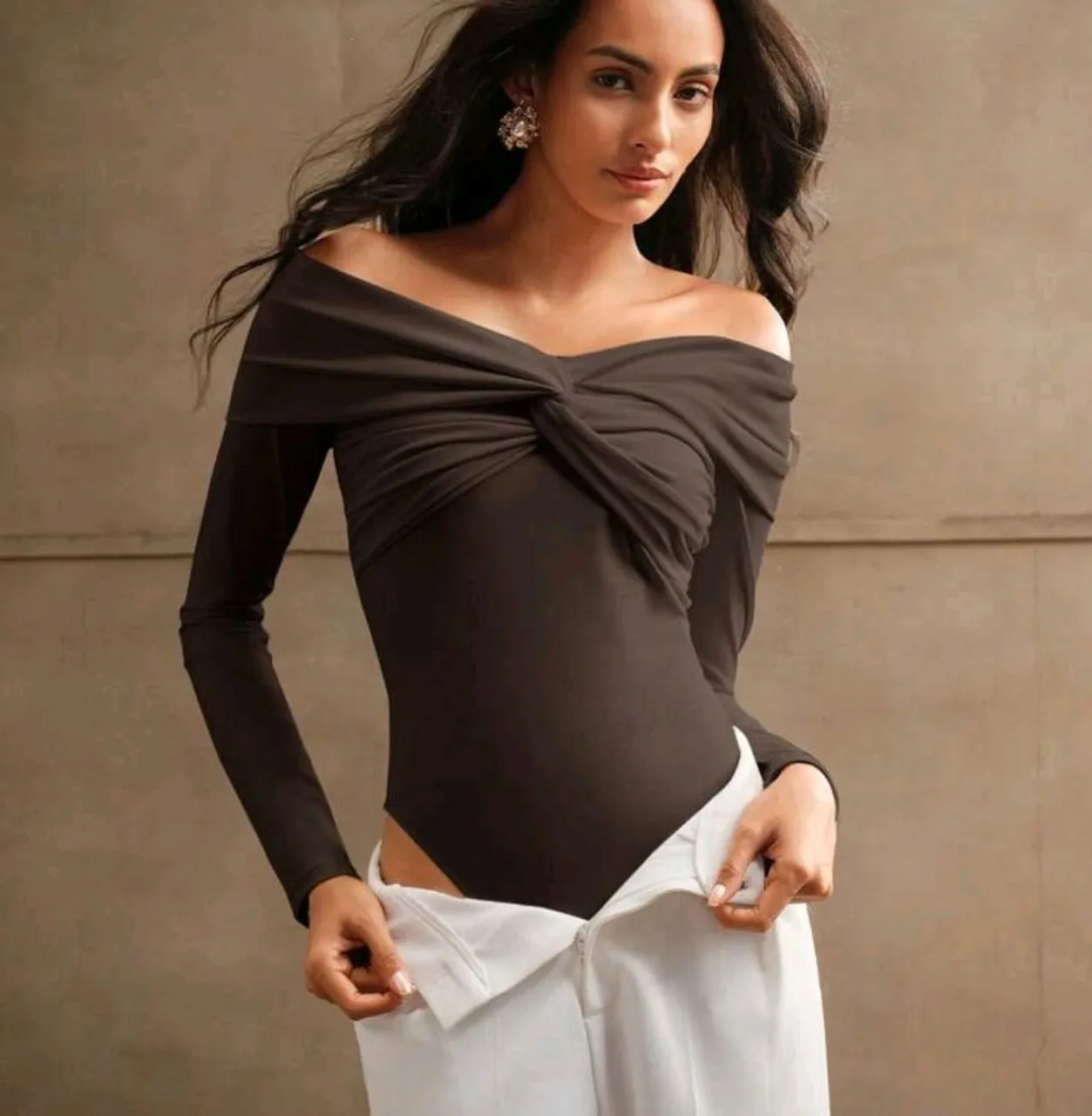 Body Elegante com Detalhe Torcido - Feminino