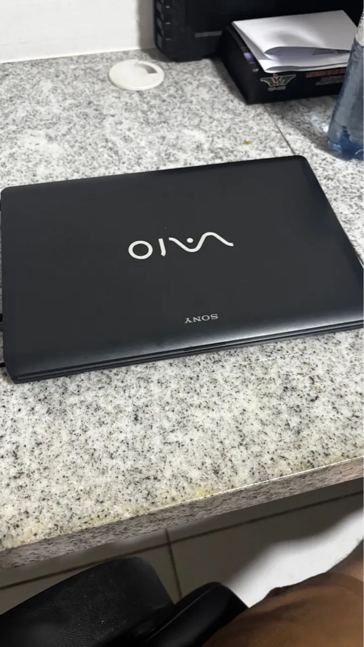 Notebook funcionando perfeitamente, apenas com risco na tela