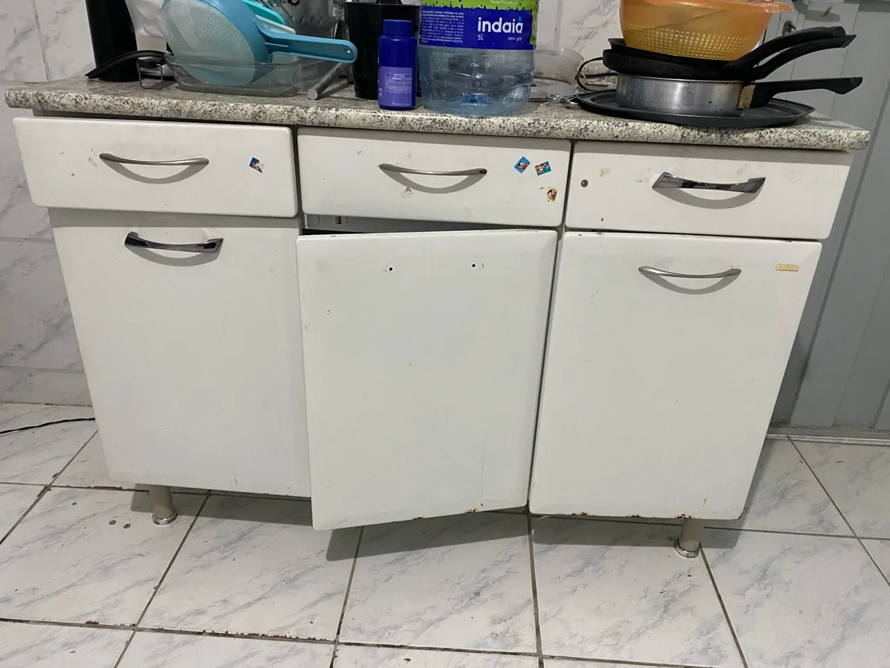 Armário de Cozinha com 3 Portas e 2 Gavetas