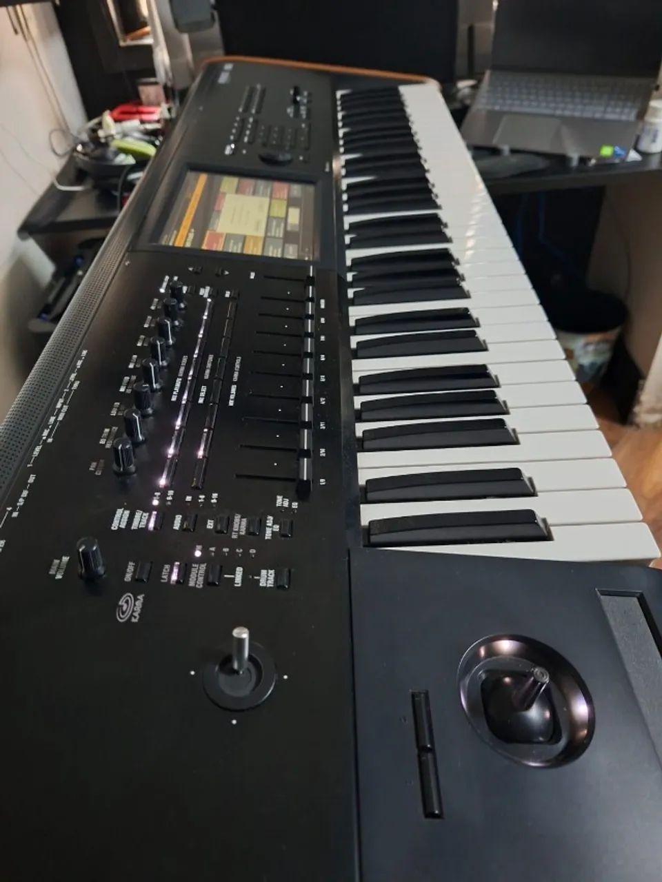 Korg Kronos 61 + upgrade