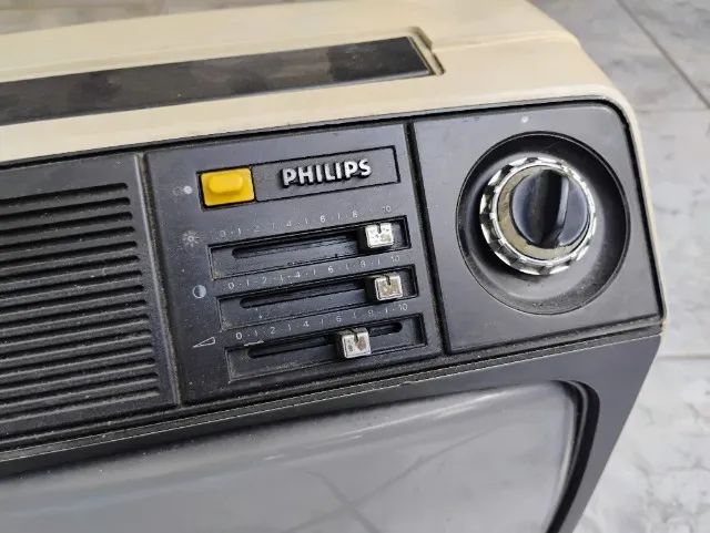 Televisor Preto E Branco Antigo Marca Philips Portátil (Usado) - Foto 3