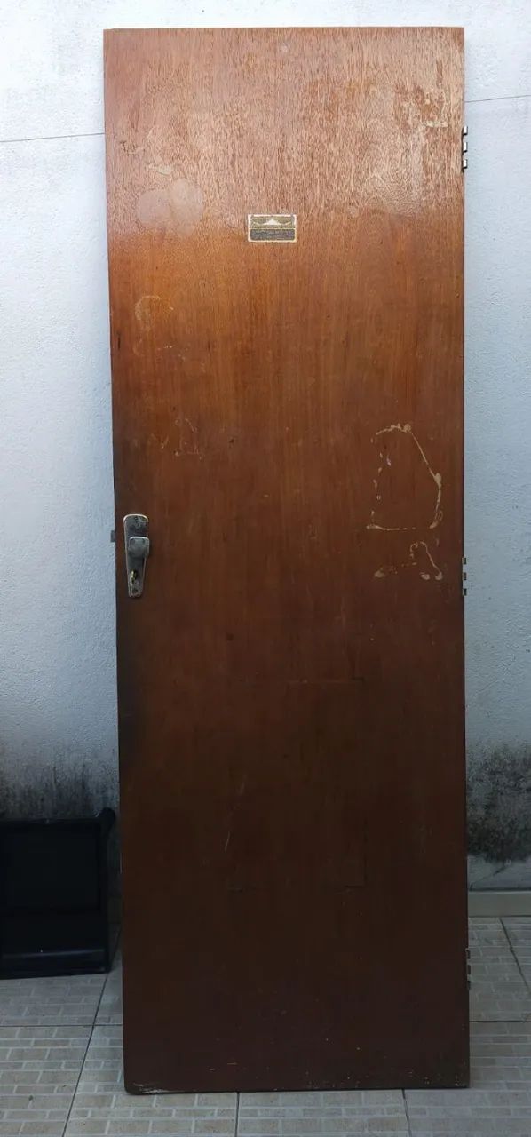 Porta com fechadura 0,70x2,10 (usada)