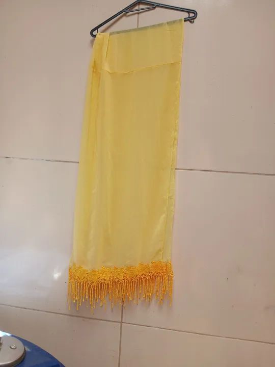 Cachecol vermelho com franjas - Foto 4