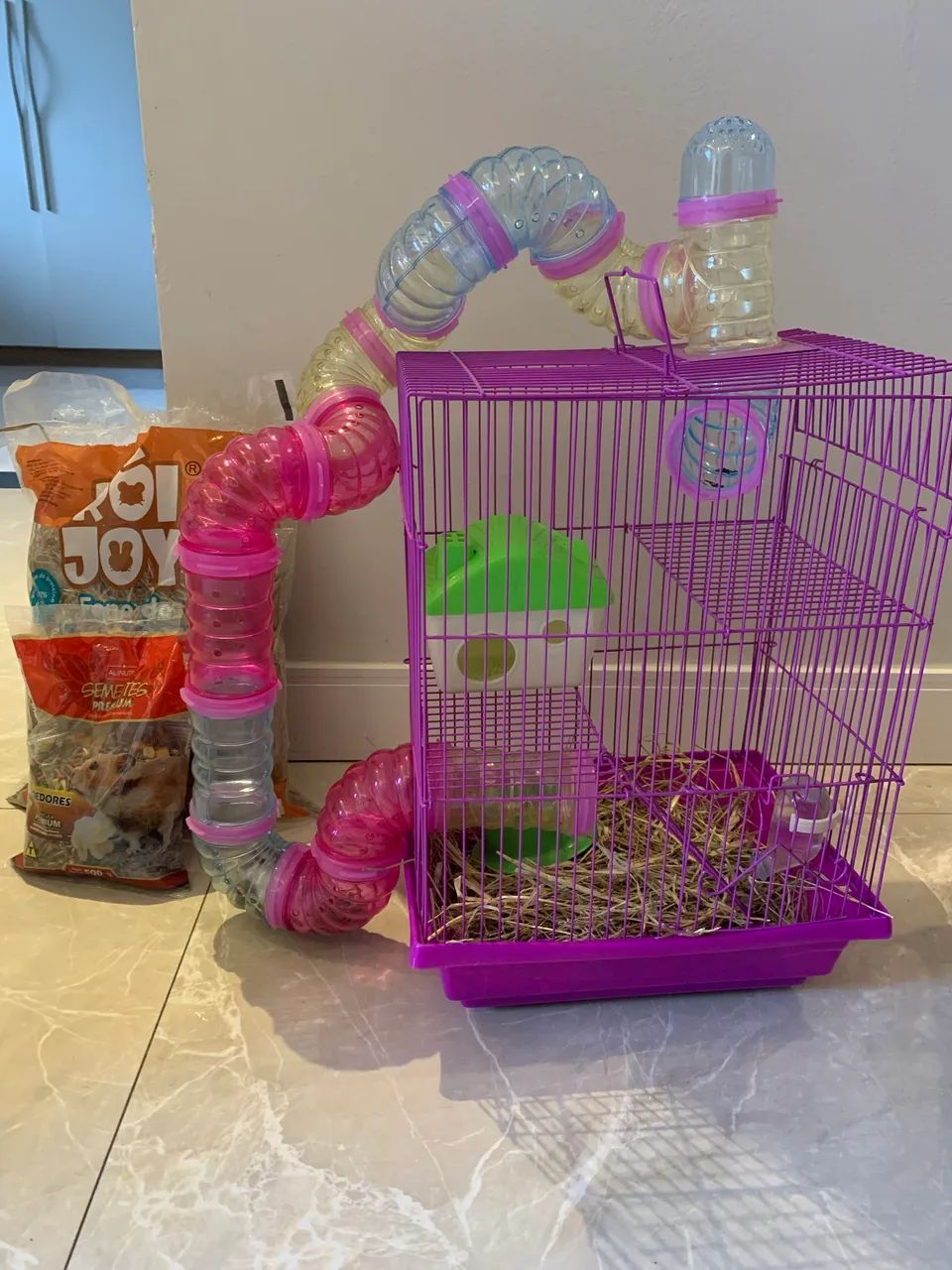 Gaiola com hamster 64750427663490121