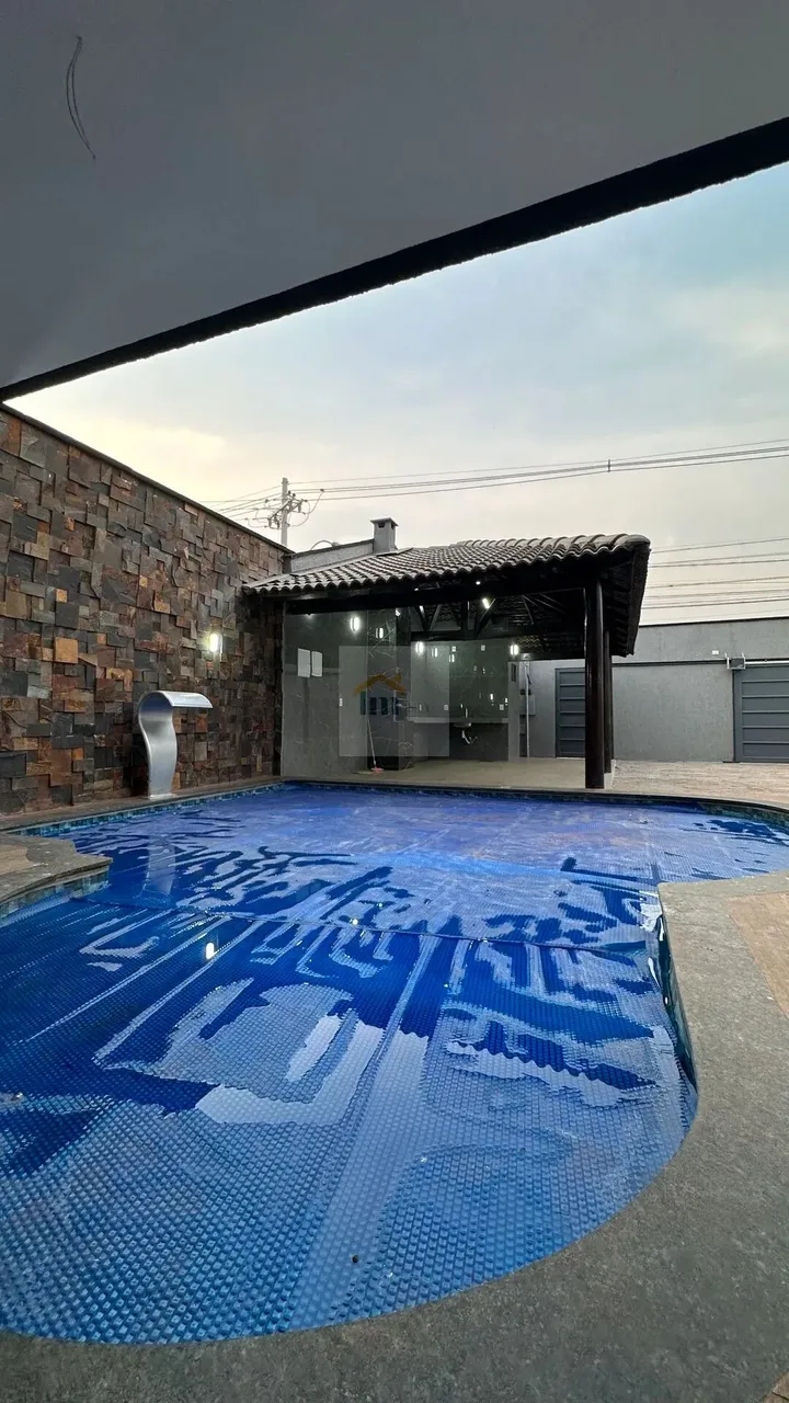 Sobrado com Piscina na região Noroeste em Goiânia.