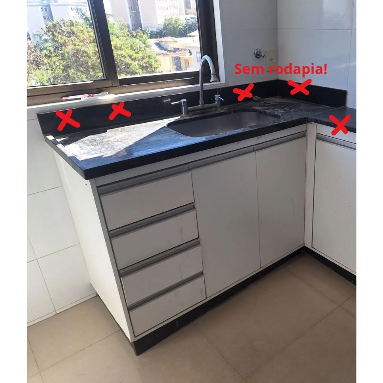 Pia para cozinha em granito preto são gabriel, com cuba e torneira