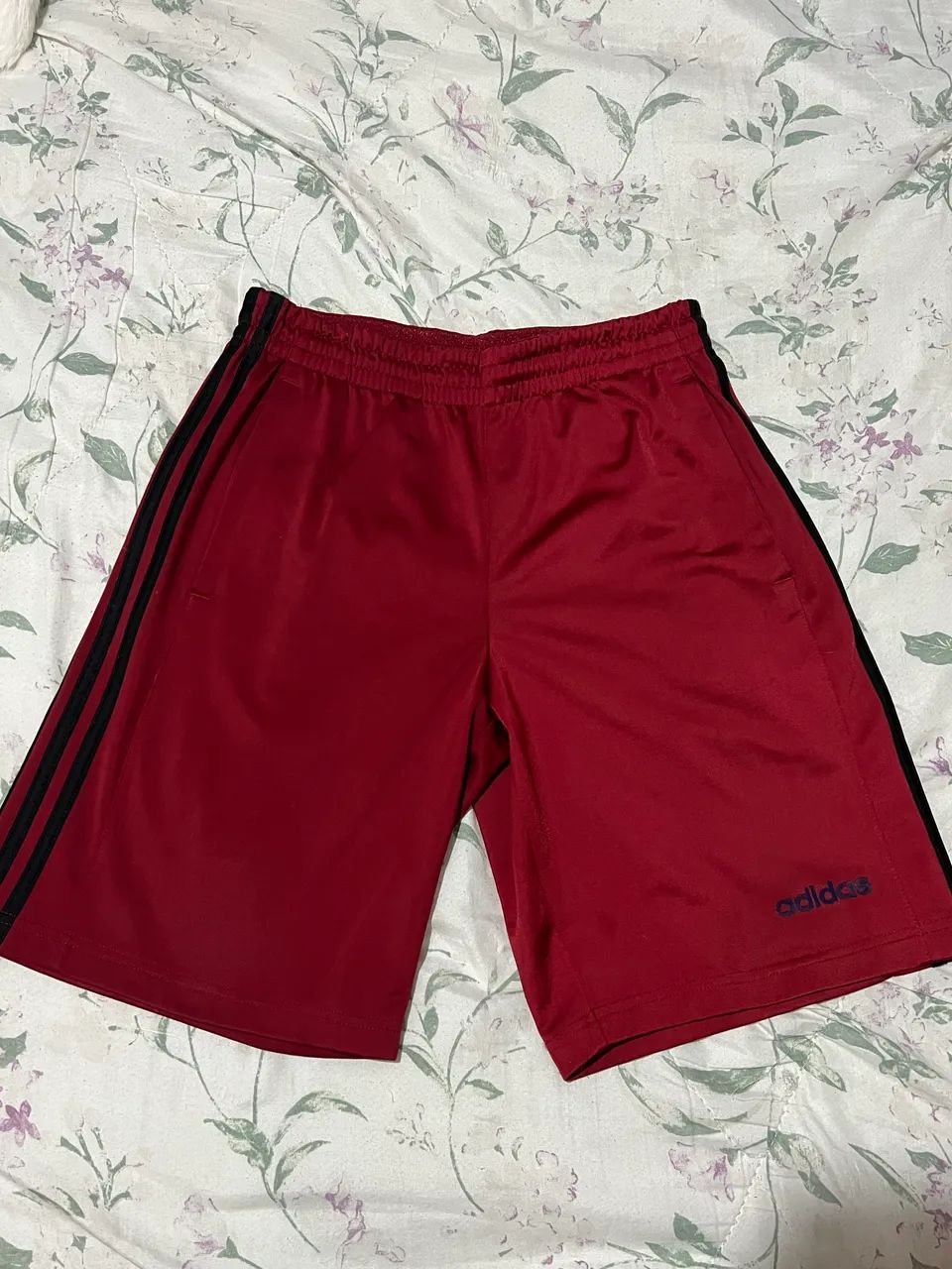 Bermuda adidas vermelha 