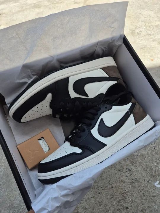 Nike Air Jordan 1 Low - Preto e Branco