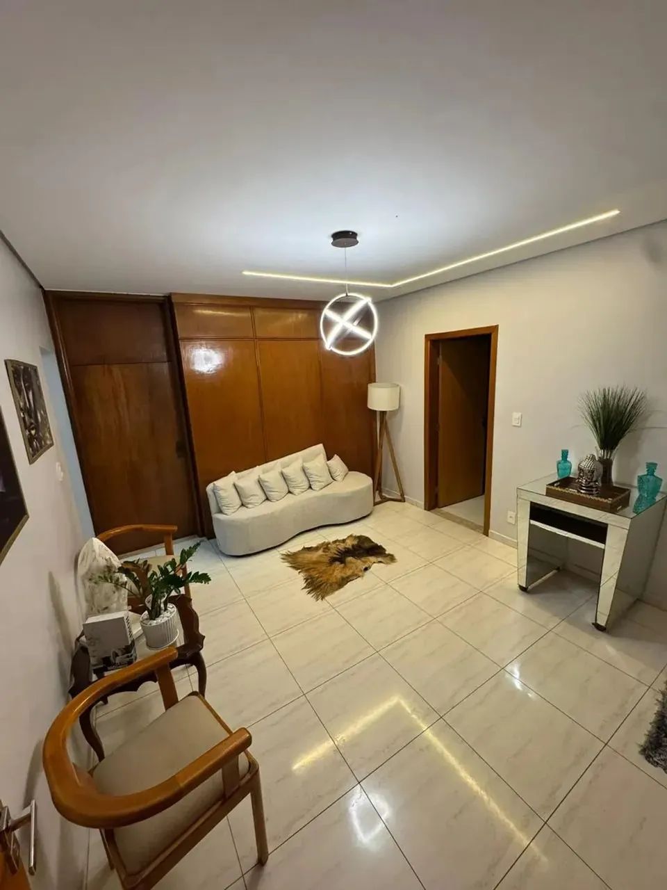 NOVISSIMO - Sobrado no Setor Universitário, 4 quartos, excelente área de lazer, pomar e ho - Foto 2