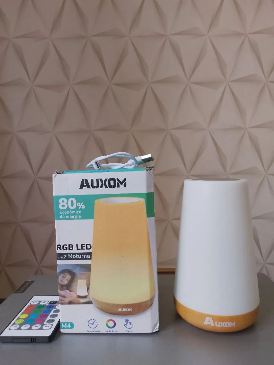Luminária LED com Controle - Pouco Usada
