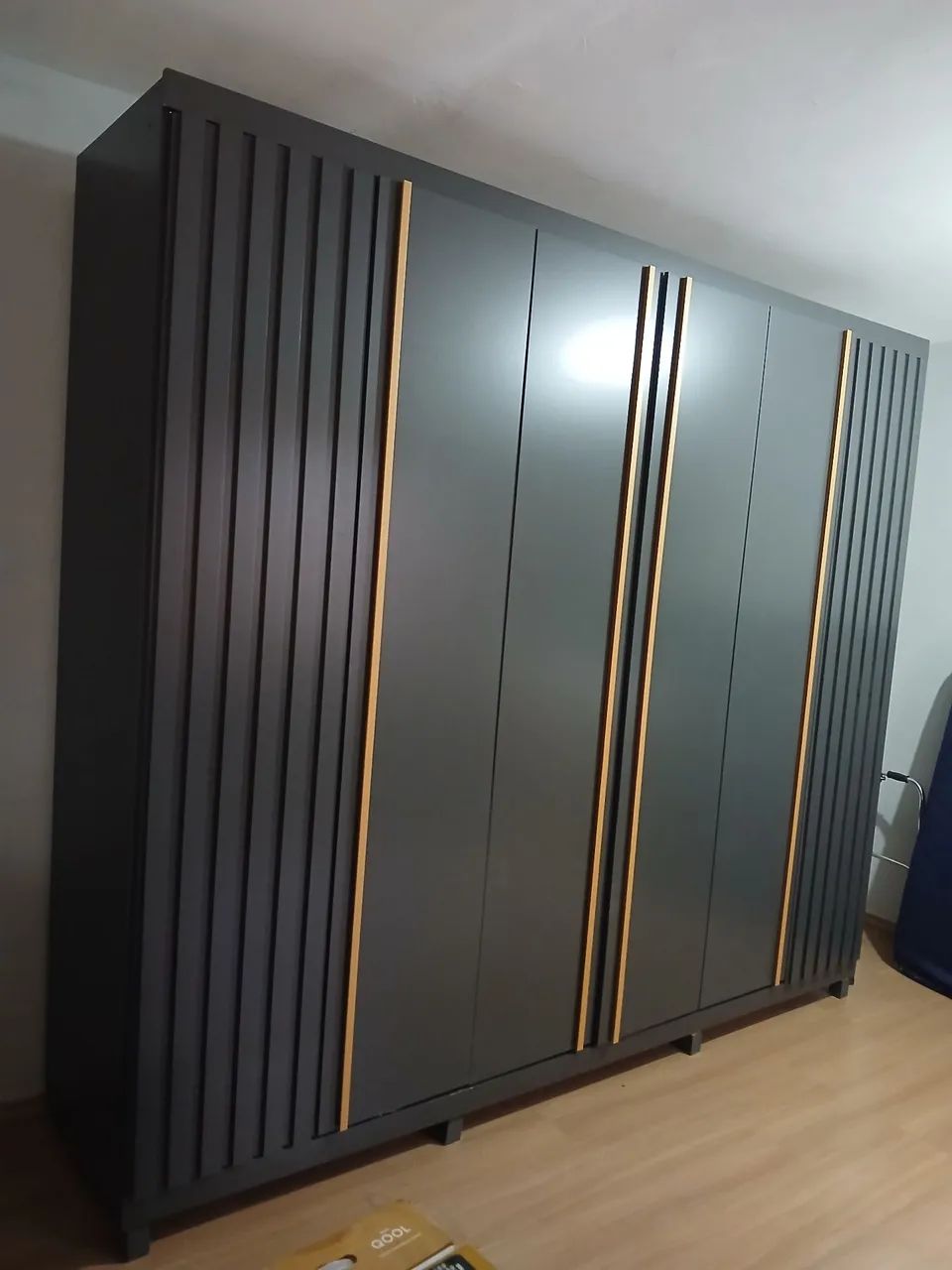 GUARDA ROUPA 6 PORTAS 4 GAVETAS 