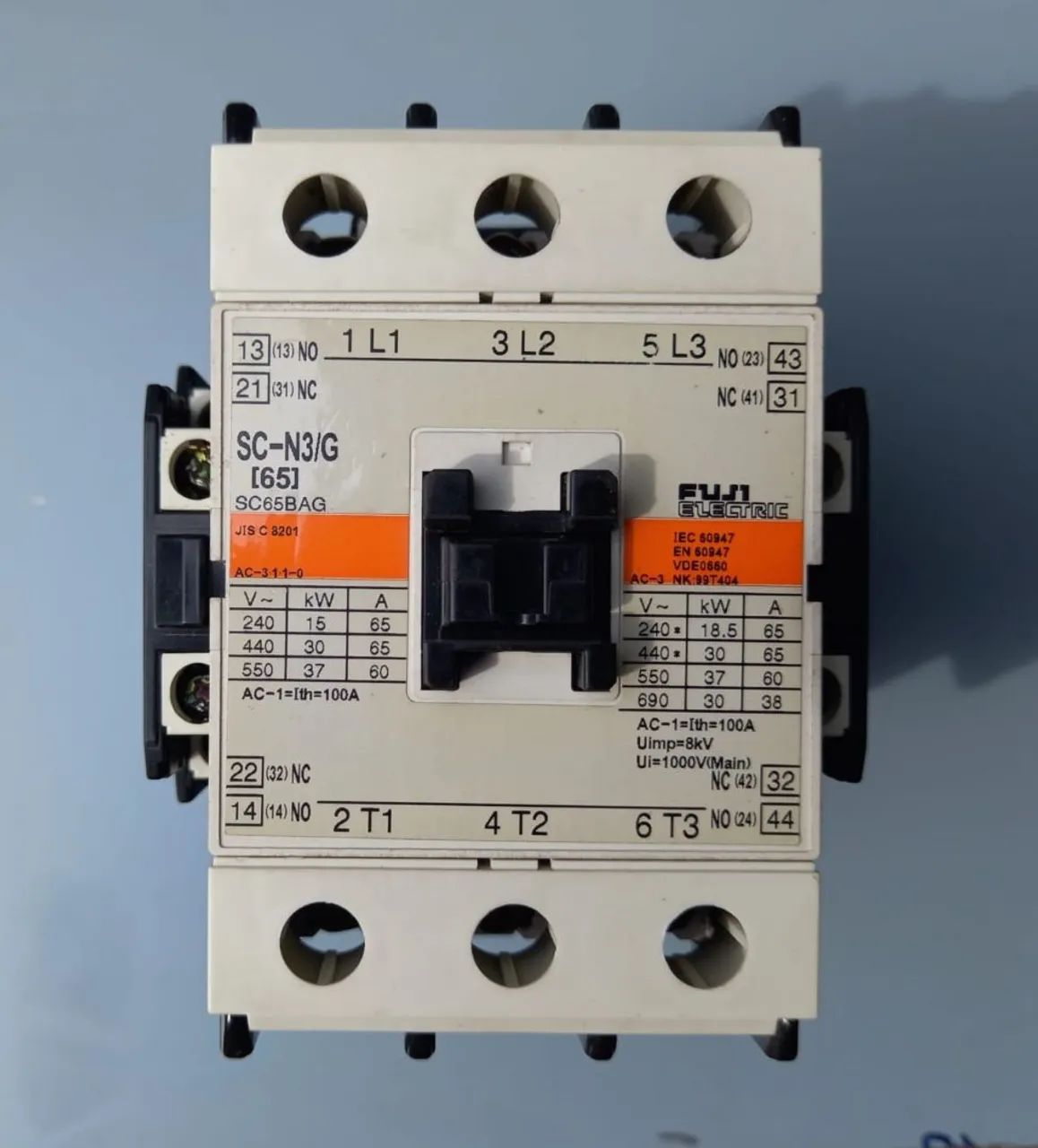 Contator magnético de potência trifásico Fuji Electric 100A