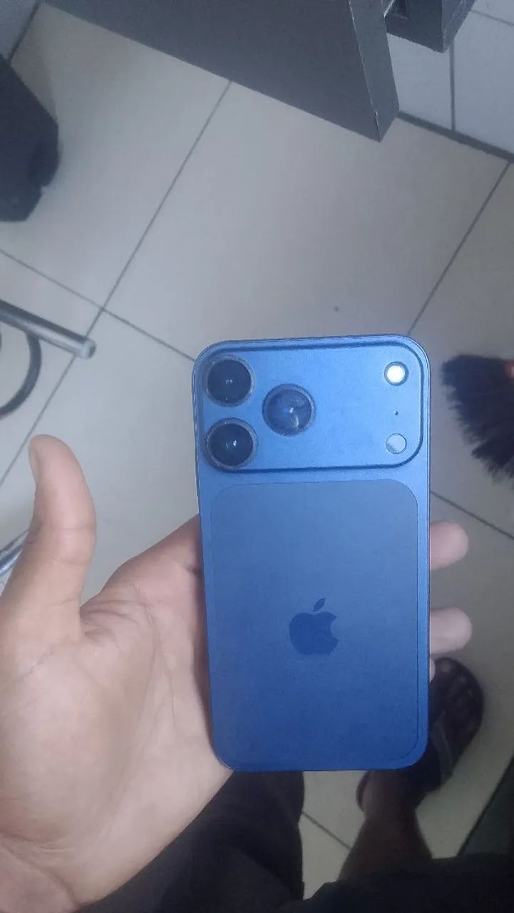 iPhone Xr  Na carcaça do 17 pró 
