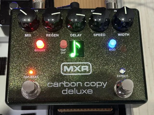 Pedal MXR M292 Carbon Copy Deluxe Delay Analógico Guitarra Verde