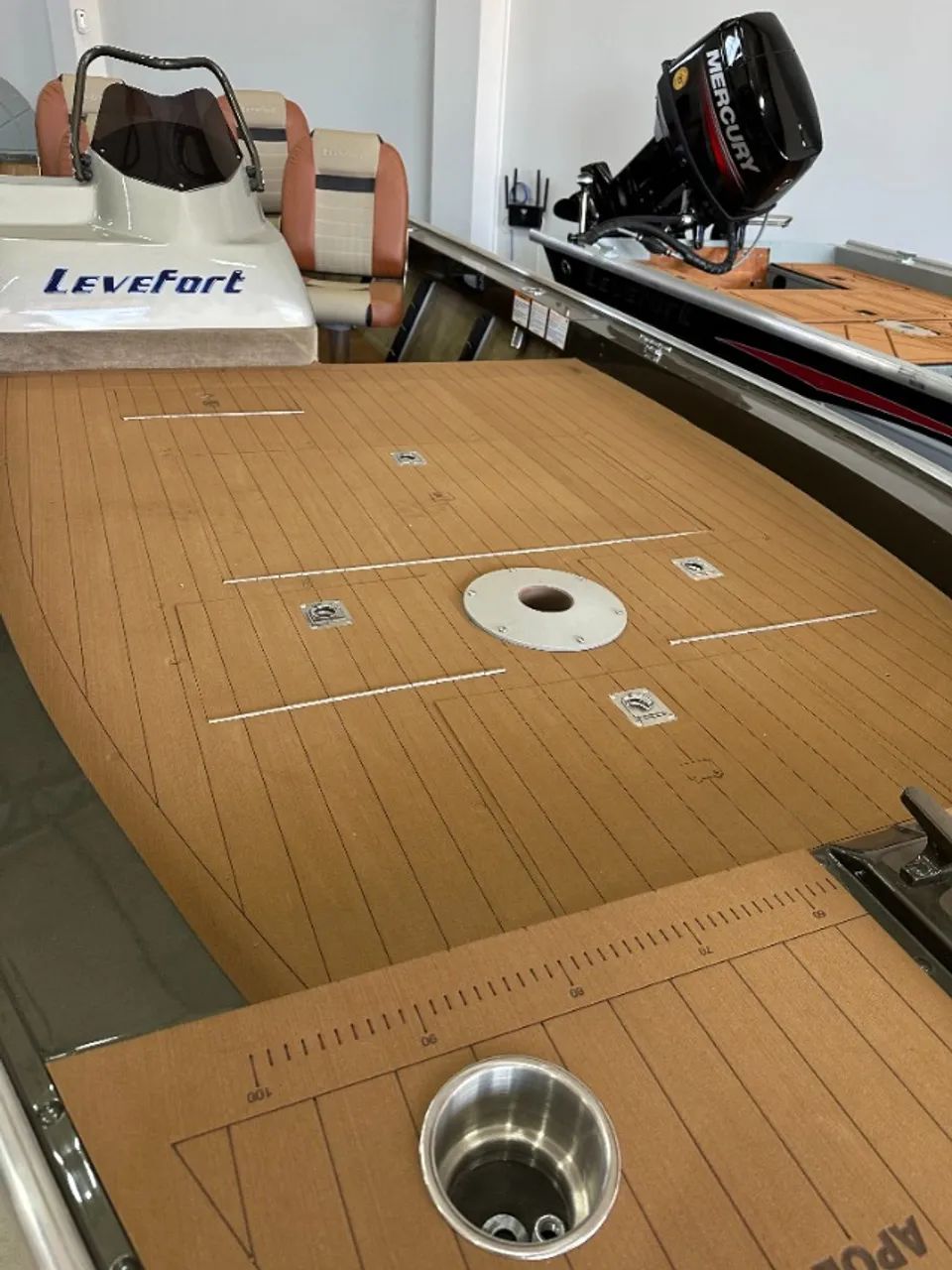 Casco Apolus 600 Special Series Freestyle | Levefort | Barco para Pesca Esportiva - Foto 2