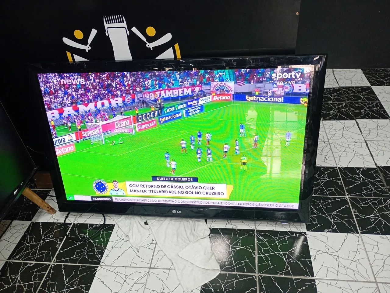 Vendo tv LG 65 polegadas top de linha em estado de obs. Não e smartv R$ 1650,00 - Foto 5