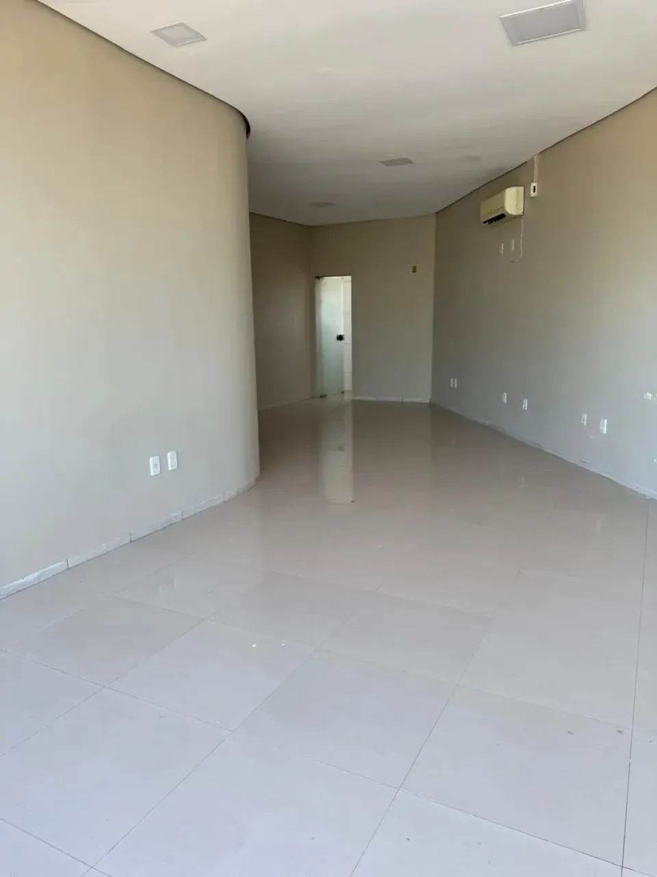 ALUGA-SE SALA COMERCIAL   AVENIDA JOSÉ DE BRITO - Foto 3