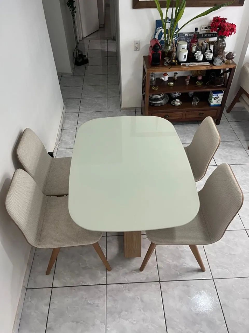 Mesa de jantar arredondada (1,20X85X75) + 4 cadeiras. - Foto 2
