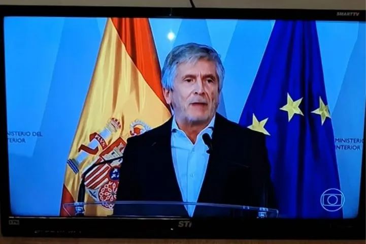 TV STI 32 polegadas (não é SMART)